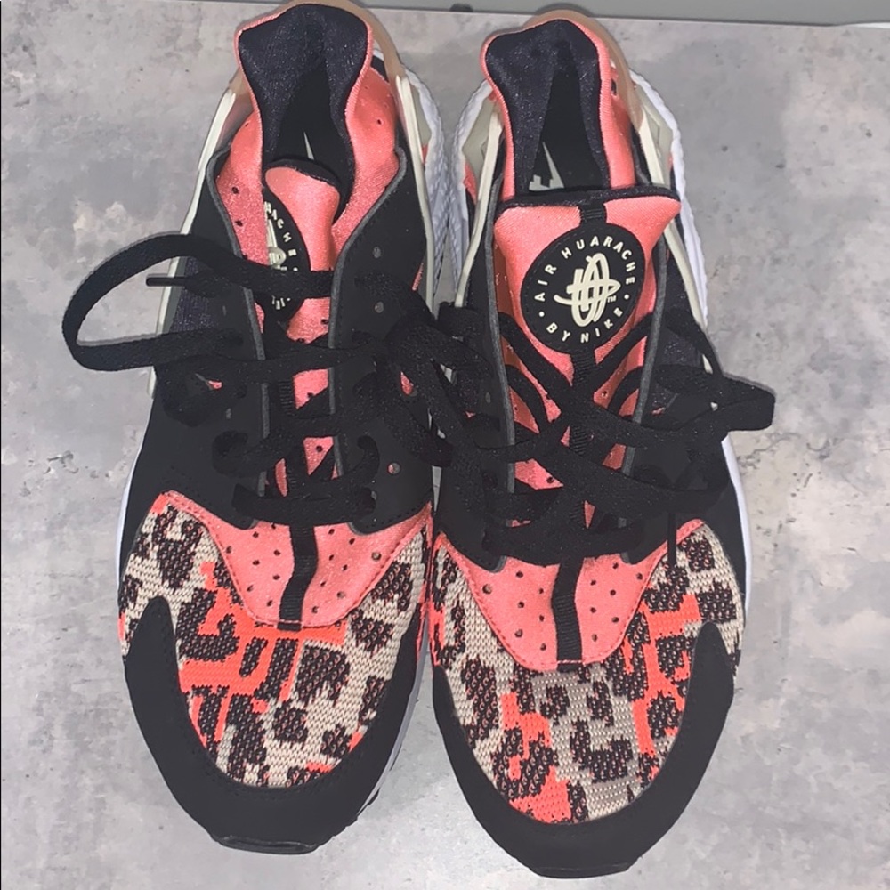 Adidas huarache size 9.5 women’s